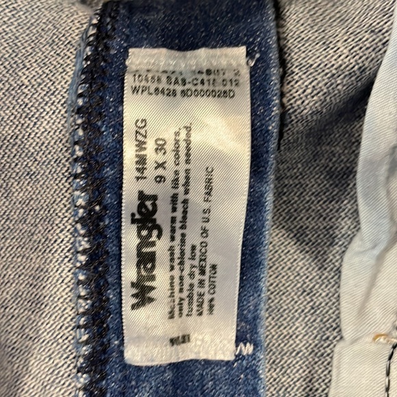 Woman’s Wrangler Jeans - Picture 6 of 9